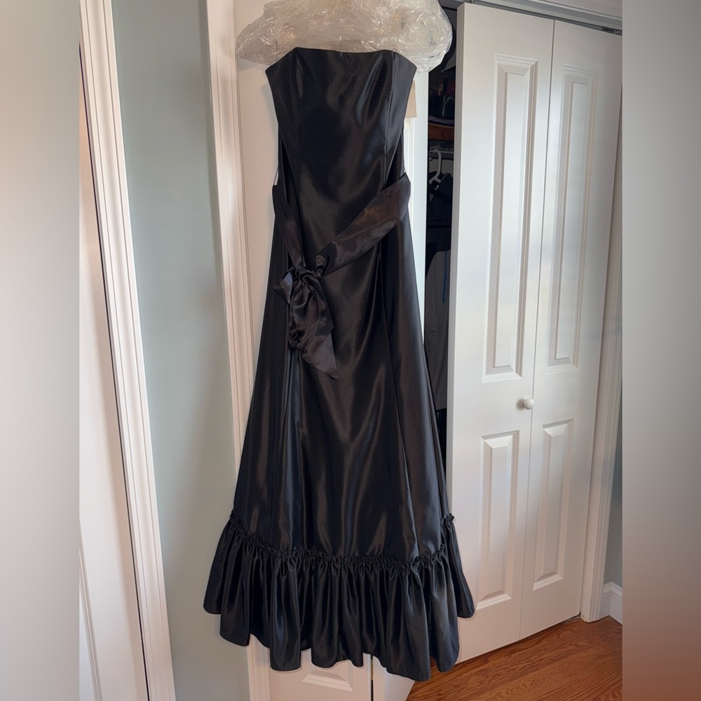 Jessica McClintock size 11/12  Black Strapless Dress